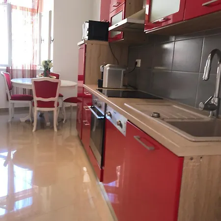 Gostinjska kuća Antic In Center 4*